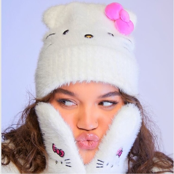 Hello Kitty Accessories - 🎄Hello Kitty Beanie Hat & Mittens